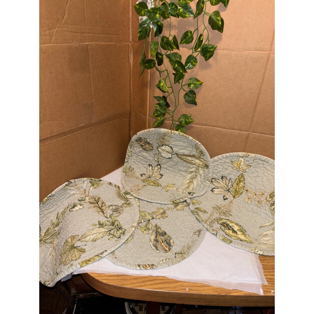 Set of 4 Quilted Round Placemats Sage Green Botanical Leaf Print Scalloped 13.5"